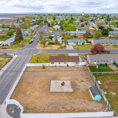 1240 Vandenberg Ave, Moses Lake, WA 98837