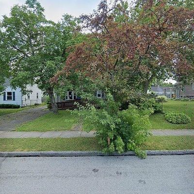 135 Ashwood Dr, Rochester, NY 14609