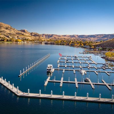 1350 W Woodin Avenue Unit F18, Chelan, WA 98816