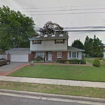 136 Willard Ave, Farmingdale, NY 11735