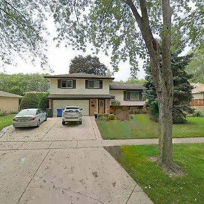 118 N Yates Ln, Mount Prospect, IL 60056