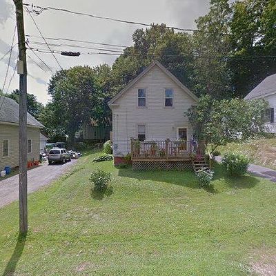 12 Hubbard St, Oakland, ME 04963