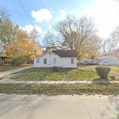 121 E Acers St, Manchester, IA 52057