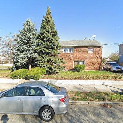 121 Kingston Blvd, Island Park, NY 11558