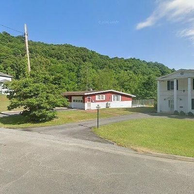 122 Crescent St, Bluefield, VA 24605