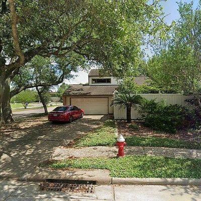 16603 Neumann Dr, Houston, TX 77058