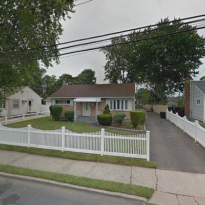 17 Beta Dr, Amityville, NY 11701