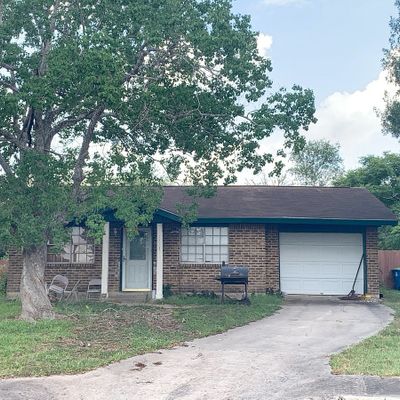 1713 W Crockett St, Beeville, TX 78102