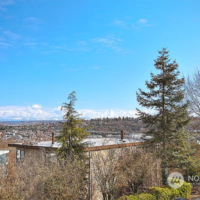 1717 5 Th Ave N #202, Seattle, WA 98109