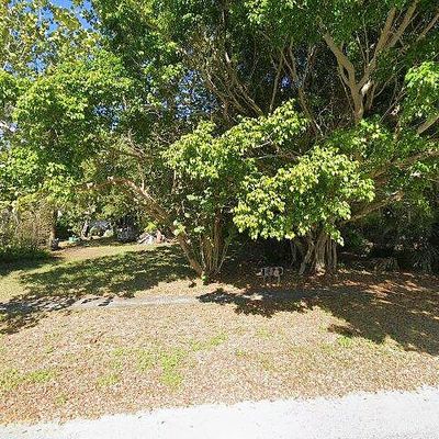 1400 Ventnor Ave, Tarpon Springs, FL 34689