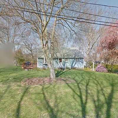 2 Redic Ct, Bristol, RI 02809