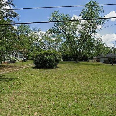 2018 Sunnyside Dr, Waycross, GA 31501