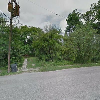 208 E Broadway St, Del Rio, TX 78840