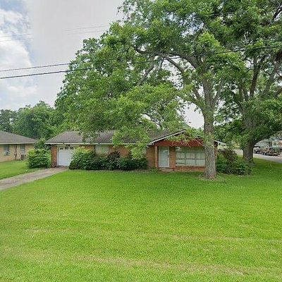 210 Southern Oaks Dr, Lake Jackson, TX 77566