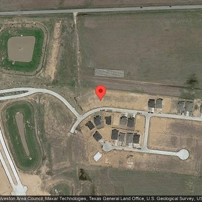 211 Upland Dr, Waller, TX 77484