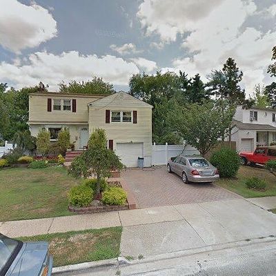 18 Frank Ave, Farmingdale, NY 11735