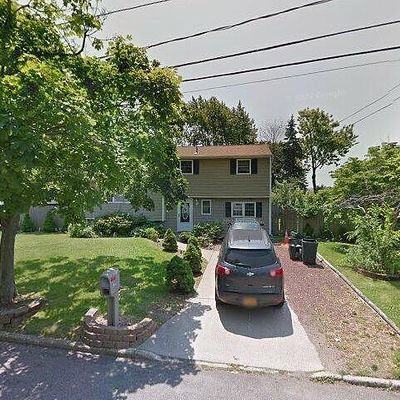 18 Lark Dr, Centereach, NY 11720