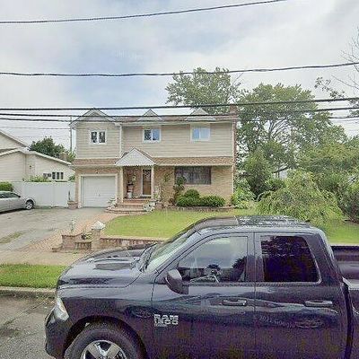 2449 Wallen Ln, North Bellmore, NY 11710