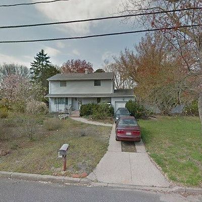 25 Halliday Rd, Coram, NY 11727