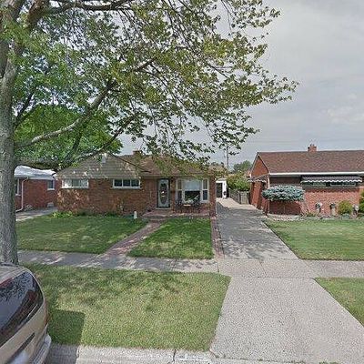 25171 Collingwood St, Roseville, MI 48066