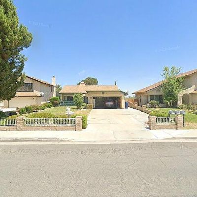 2569 Bottle Tree Dr, Palmdale, CA 93550