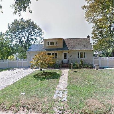 261 11 Th Ave, West Babylon, NY 11704