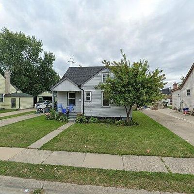 22334 Glen Ct, Saint Clair Shores, MI 48080