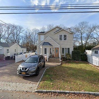 225 S 14 Th St, Lindenhurst, NY 11757