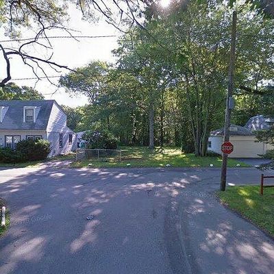 3 Dixie Ave, Warwick, RI 02889