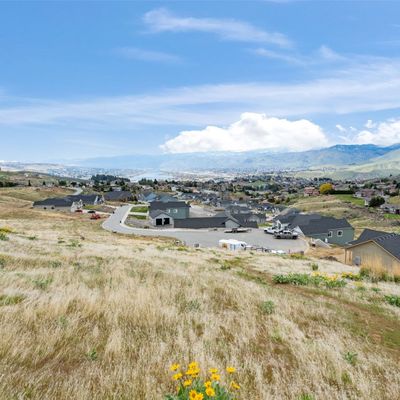 302 Burch Hollow Ln, Wenatchee, WA 98801