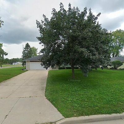 303 Macarthur Dr, Mukwonago, WI 53149