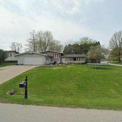 317 Flat Iron Dr, Columbus Junction, IA 52738