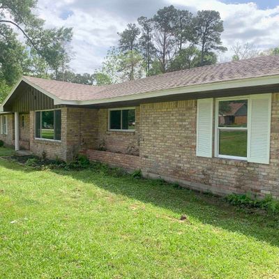 319 Pinemont Dr, Sour Lake, TX 77659