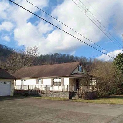 322 1 St St W, Madison, WV 25130