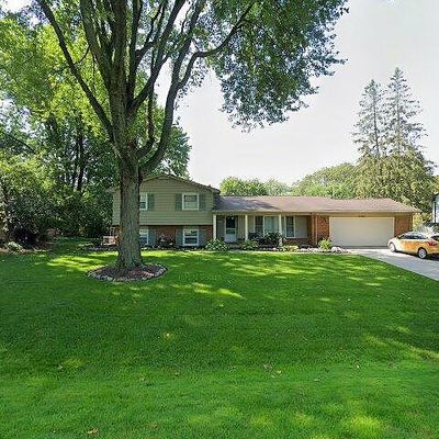 32343 Hearthstone Rd, Farmington Hills, MI 48334