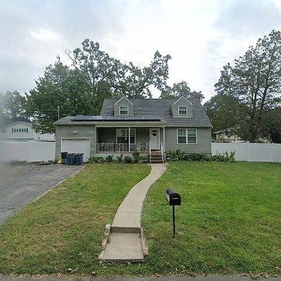 33 Ulster Ave, West Babylon, NY 11704