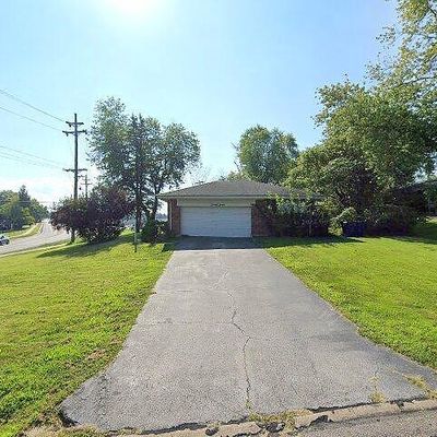 27 Ranchview Dr, Florissant, MO 63033