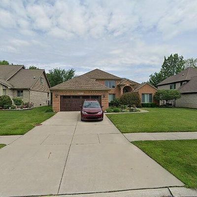 28515 Emerald Ct, Chesterfield, MI 48047