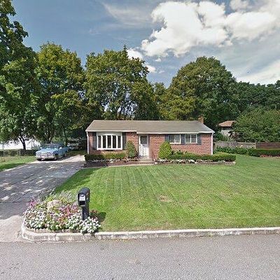 291 Essex St, West Babylon, NY 11704