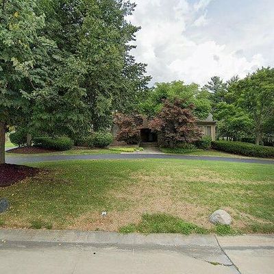 3845 Columbia Dr, Bloomfield Hills, MI 48302