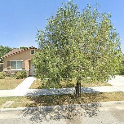 402 Edgewater St, Tulare, CA 93274