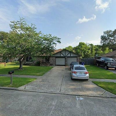 333 Munson Ct, Angleton, TX 77515