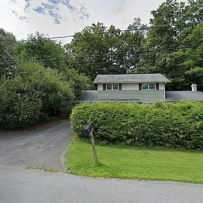 5 University Dr, Clinton, NY 13323