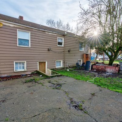 423 Park Ave N, Renton, WA 98057