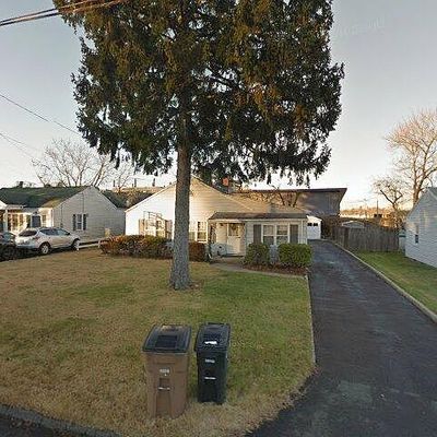 44 Sutton Dr W, Stamford, CT 06906