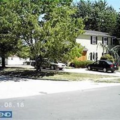 6 Cherrywood Dr, Clementon, NJ 08021