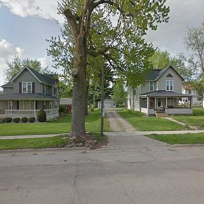 610 N 1 St St, Ashton, IL 61006