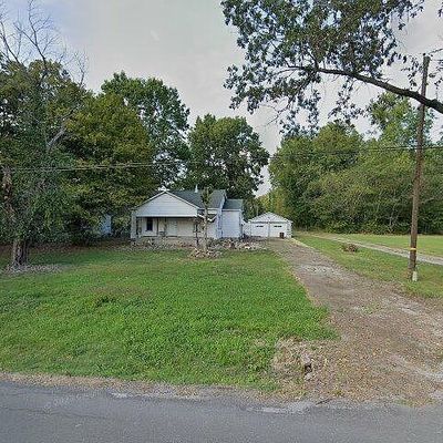 650 Charles Rd, Carbondale, IL 62901