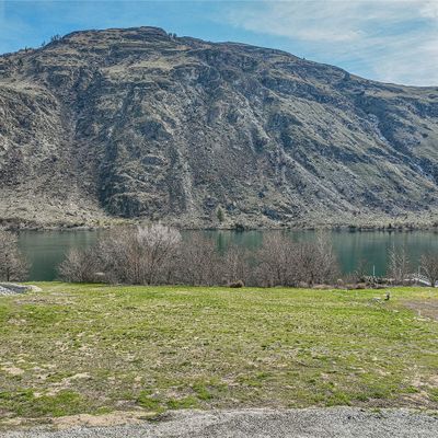 519 Hidden Ln, Chelan, WA 98816