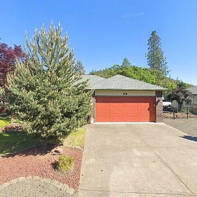 530 Yewwood Dr, Shady Cove, OR 97539